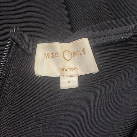 Last Chance! Miss Circle BodyCon Dress - Picture 4 of 11